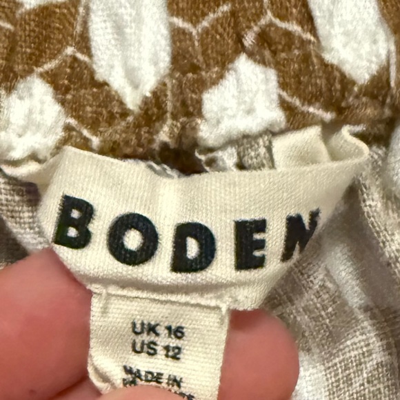 Boden Hampstead Linen Geometric Patterned Brown and White Women Shorts - Picture 3 of 4